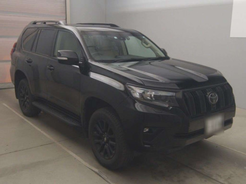 2022 Toyota Land Cruiser Prado TRJ150W[2]