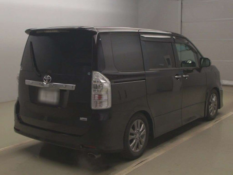 2011 Toyota Voxy ZRR70W[1]