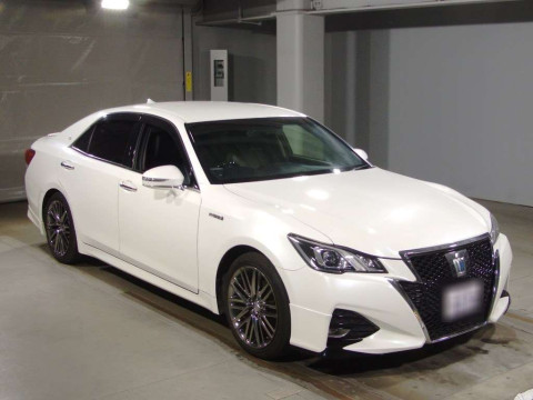 2016 Toyota Crown Hybrid AWS210[2]