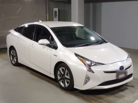 2016 Toyota Prius ZVW51[2]