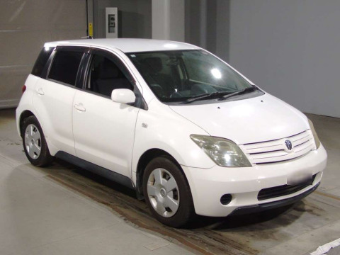 2004 Toyota IST NCP60[2]