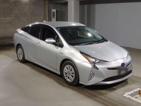 2019 Toyota Prius ZVW50[2]