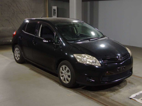 2010 Toyota Auris NZE151H[2]