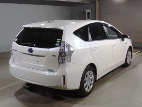 2012 Toyota Prius alpha ZVW41W[1]