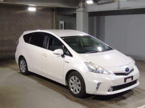 2012 Toyota Prius alpha ZVW41W[2]