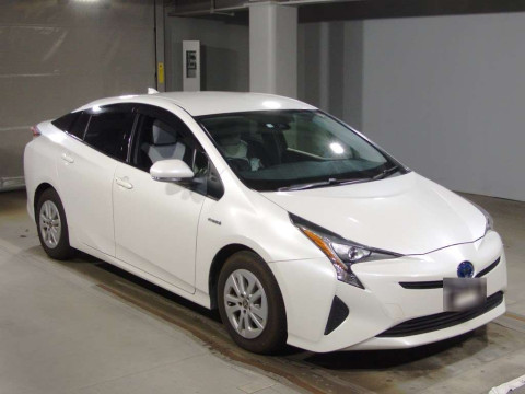 2016 Toyota Prius ZVW50[2]