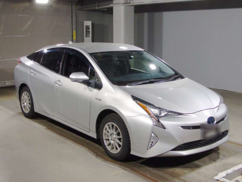 2018 Toyota Prius ZVW55[2]