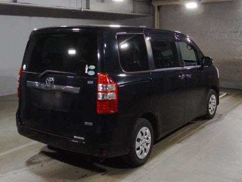 2012 Toyota Noah ZRR70G[1]