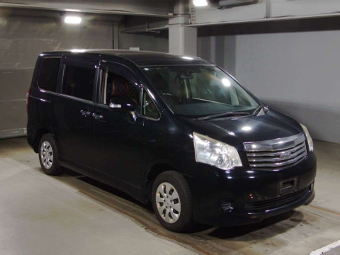 2012 Toyota Noah ZRR70G[2]