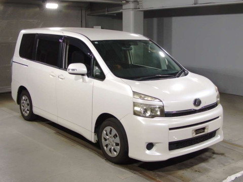 2010 Toyota Voxy ZRR70G[2]