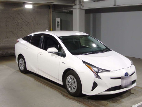 2018 Toyota Prius ZVW51[2]