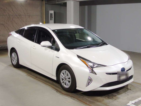 2016 Toyota Prius ZVW50[2]