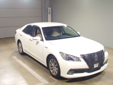 2013 Toyota Crown Hybrid AWS210[2]