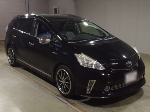 2014 Toyota Prius alpha ZVW41W[2]