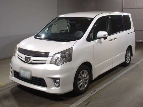 2011 Toyota Noah ZRR70W[0]