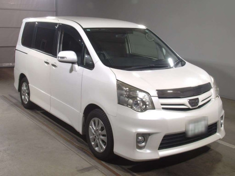 2011 Toyota Noah ZRR70W[2]