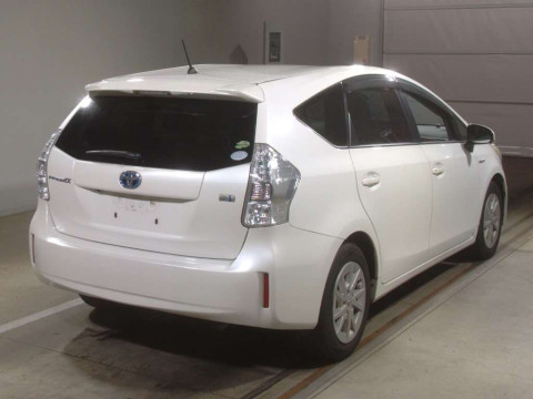 2013 Toyota Prius alpha ZVW41W[1]