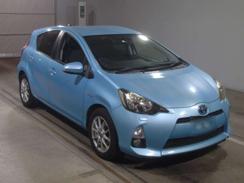 2012 Toyota Aqua NHP10[2]