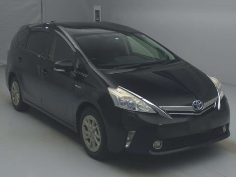 2012 Toyota Prius alpha ZVW40W[2]