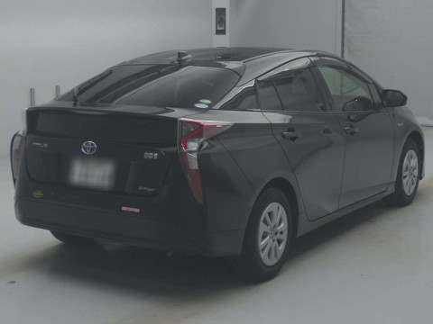 2016 Toyota Prius ZVW55[1]