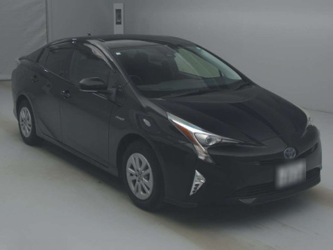 2016 Toyota Prius ZVW55[2]