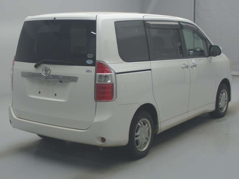 2010 Toyota Noah ZRR70G[1]