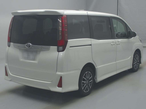 2015 Toyota Noah ZRR80W[1]