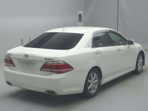 2011 Toyota Crown GRS202[1]