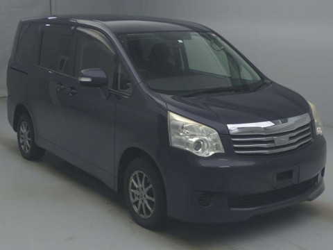 2010 Toyota Noah ZRR75G[2]