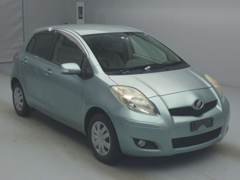 2010 Toyota Vitz SCP90[2]