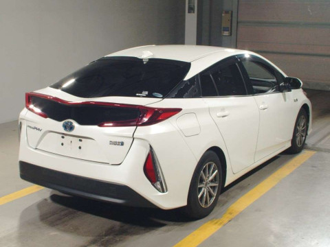 2018 Toyota Prius PHV ZVW52[1]