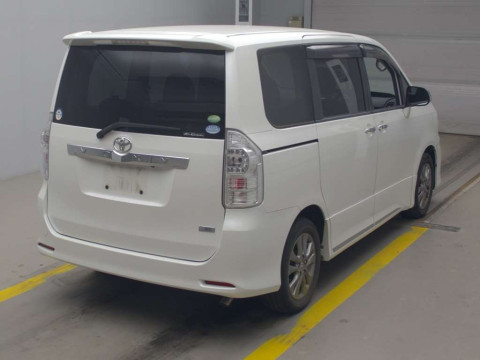 2012 Toyota Voxy ZRR70W[1]