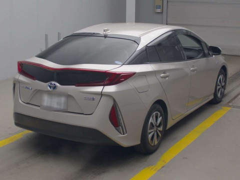 2017 Toyota Prius PHV ZVW52[1]