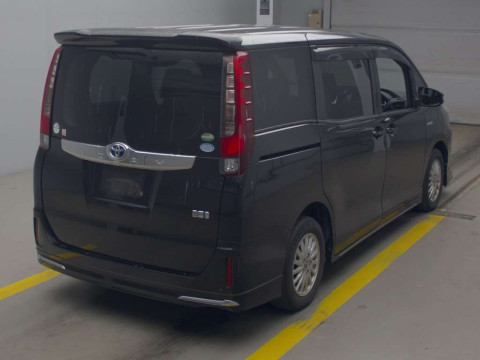 2016 Toyota Noah ZWR80G[1]