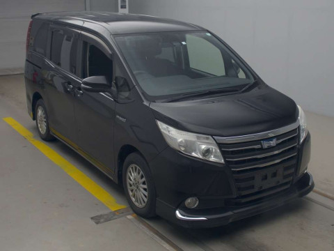 2016 Toyota Noah ZWR80G[2]