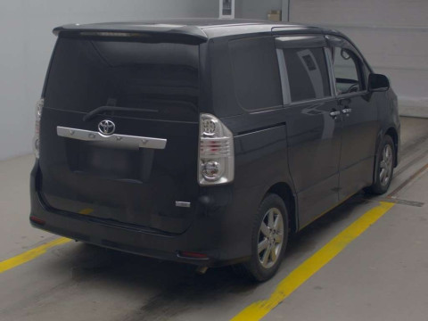 2010 Toyota Voxy ZRR70W[1]