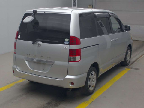 2004 Toyota Noah AZR60G[1]