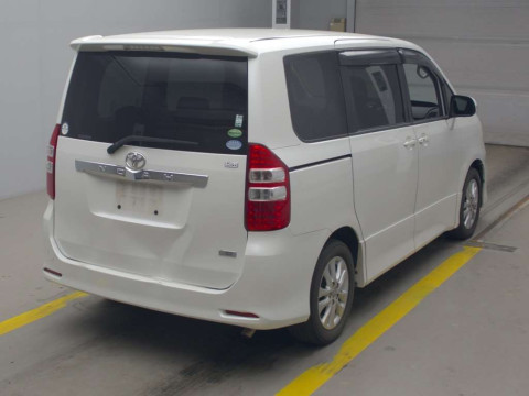 2012 Toyota Noah ZRR70W[1]