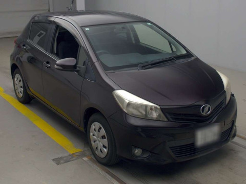 2013 Toyota Vitz NSP130[2]