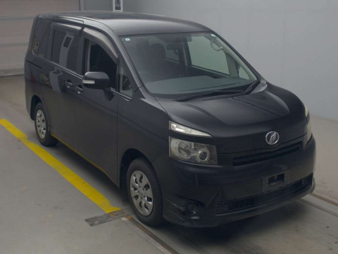 2009 Toyota Voxy ZRR70G[2]