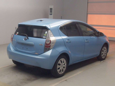 2012 Toyota Aqua NHP10[1]