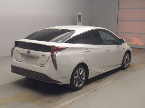 2016 Toyota Prius ZVW51[1]