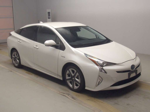 2016 Toyota Prius ZVW51[2]