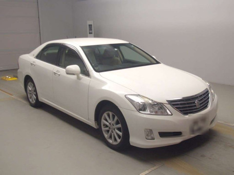 2008 Toyota Crown GRS202[2]