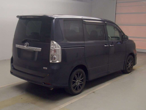 2010 Toyota Voxy ZRR70W[1]