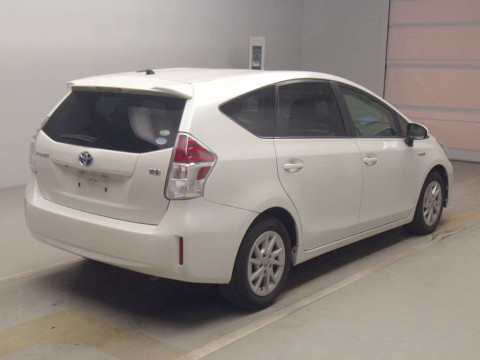 2015 Toyota Prius alpha ZVW41W[1]