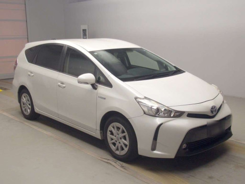 2015 Toyota Prius alpha ZVW41W[2]