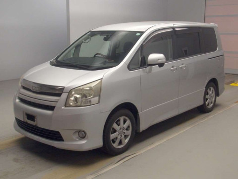 2007 Toyota Noah ZRR70W[0]