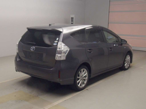 2012 Toyota Prius alpha ZVW41W[1]