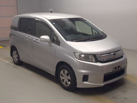 2015 Honda Freed Spike GB3[2]